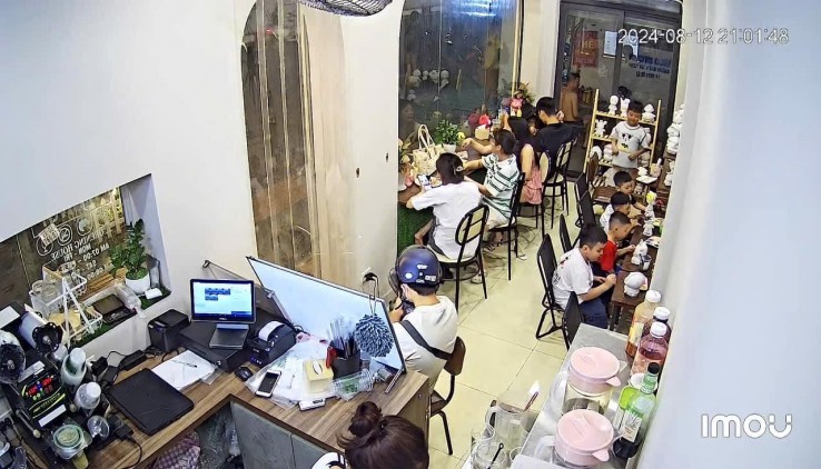 Cho thuê nhà MP Đại La- Hai Bà Trưng DT 60 m2- 2 tầng -Mt 15m - Giá 12 Triệu - Giá nhượng đồ 160tr ctl